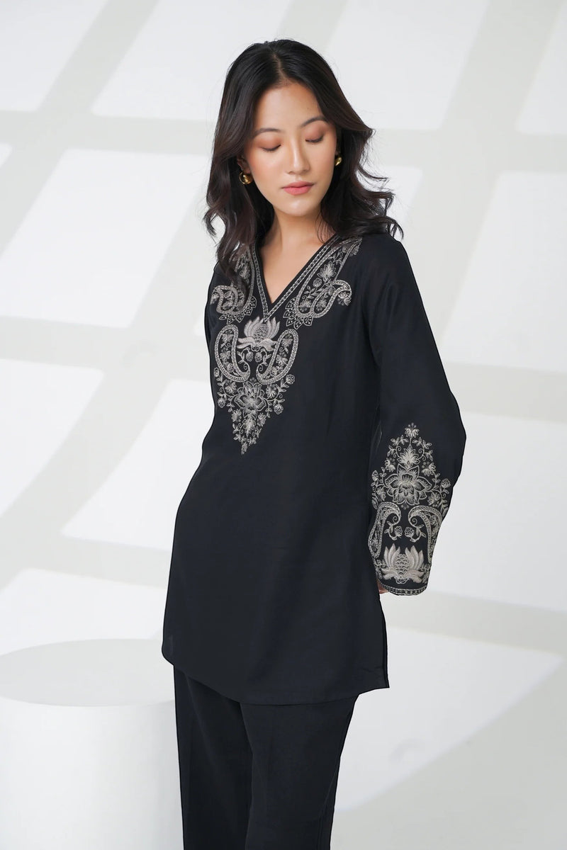 Raya Embroidered Top- Black