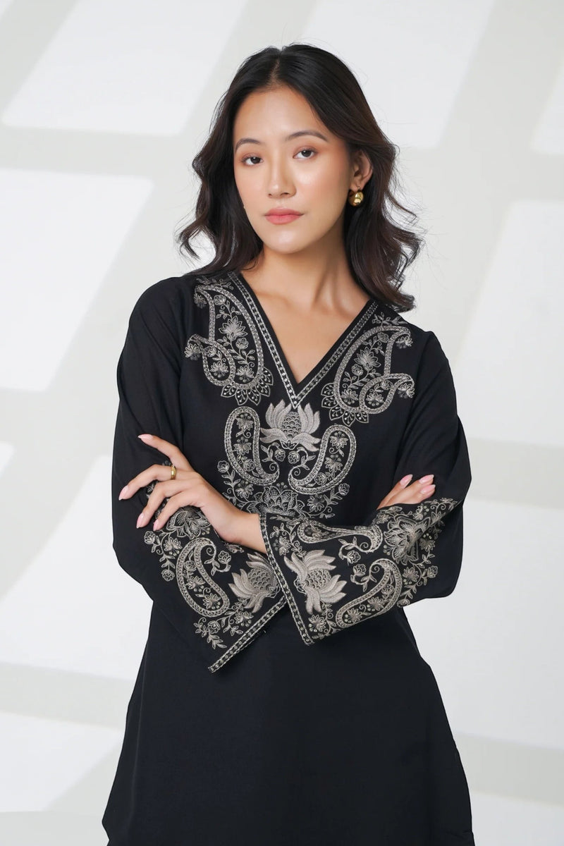 Raya Embroidered Top- Black
