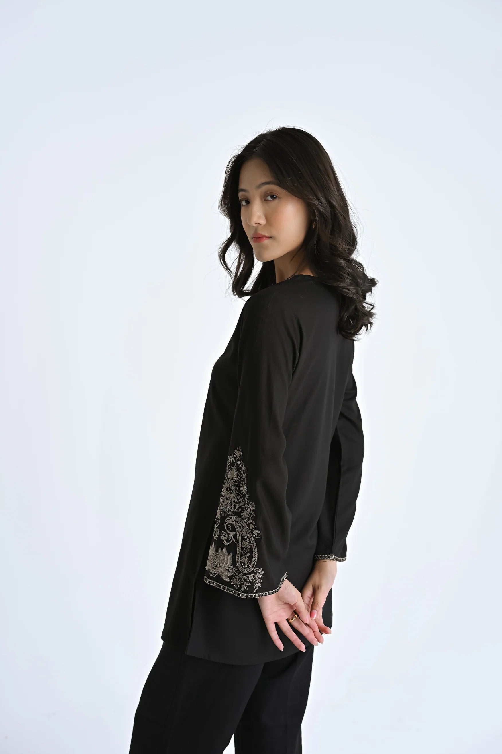 Raya Embroidered Top- Black