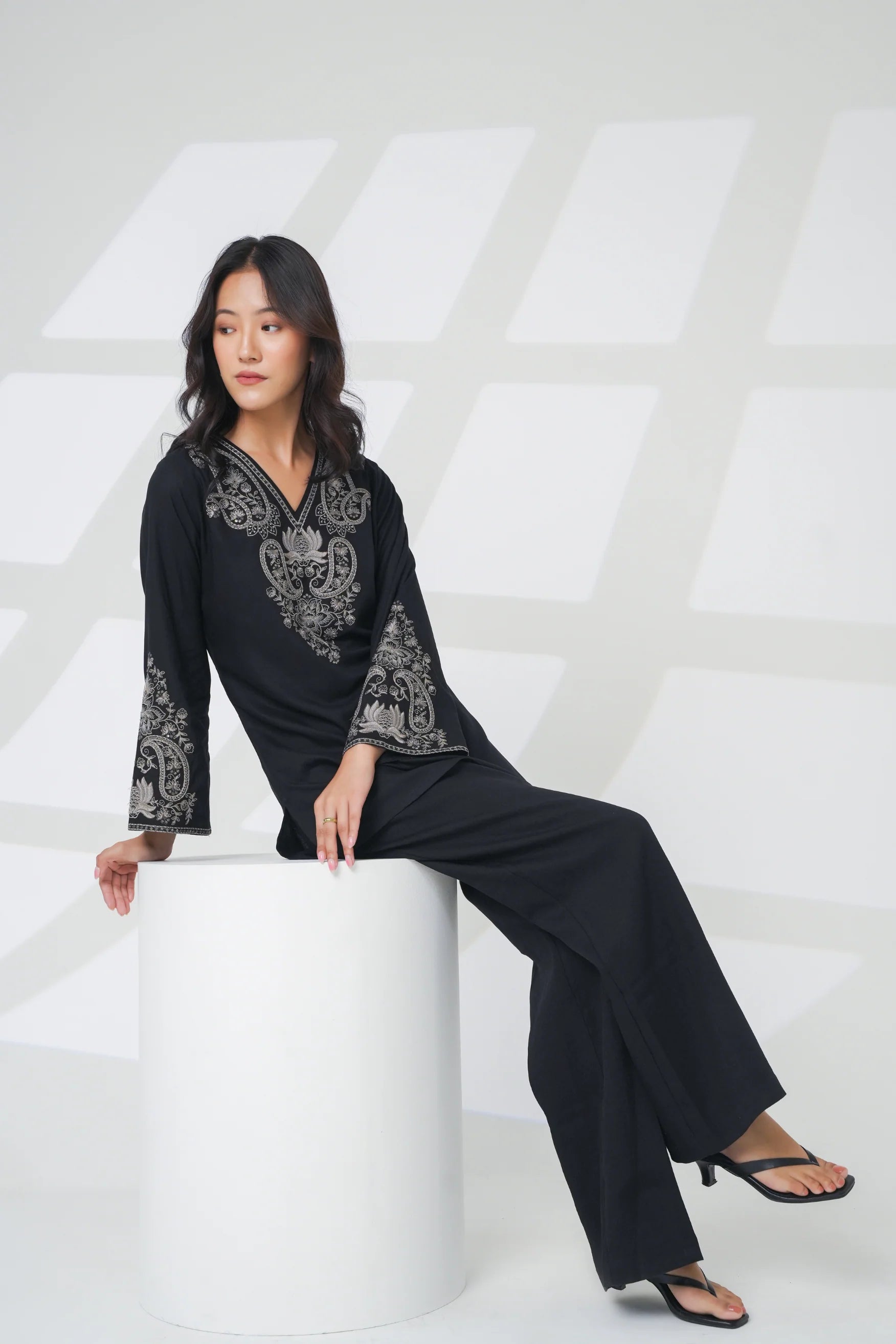 Raya Embroidered Top- Black