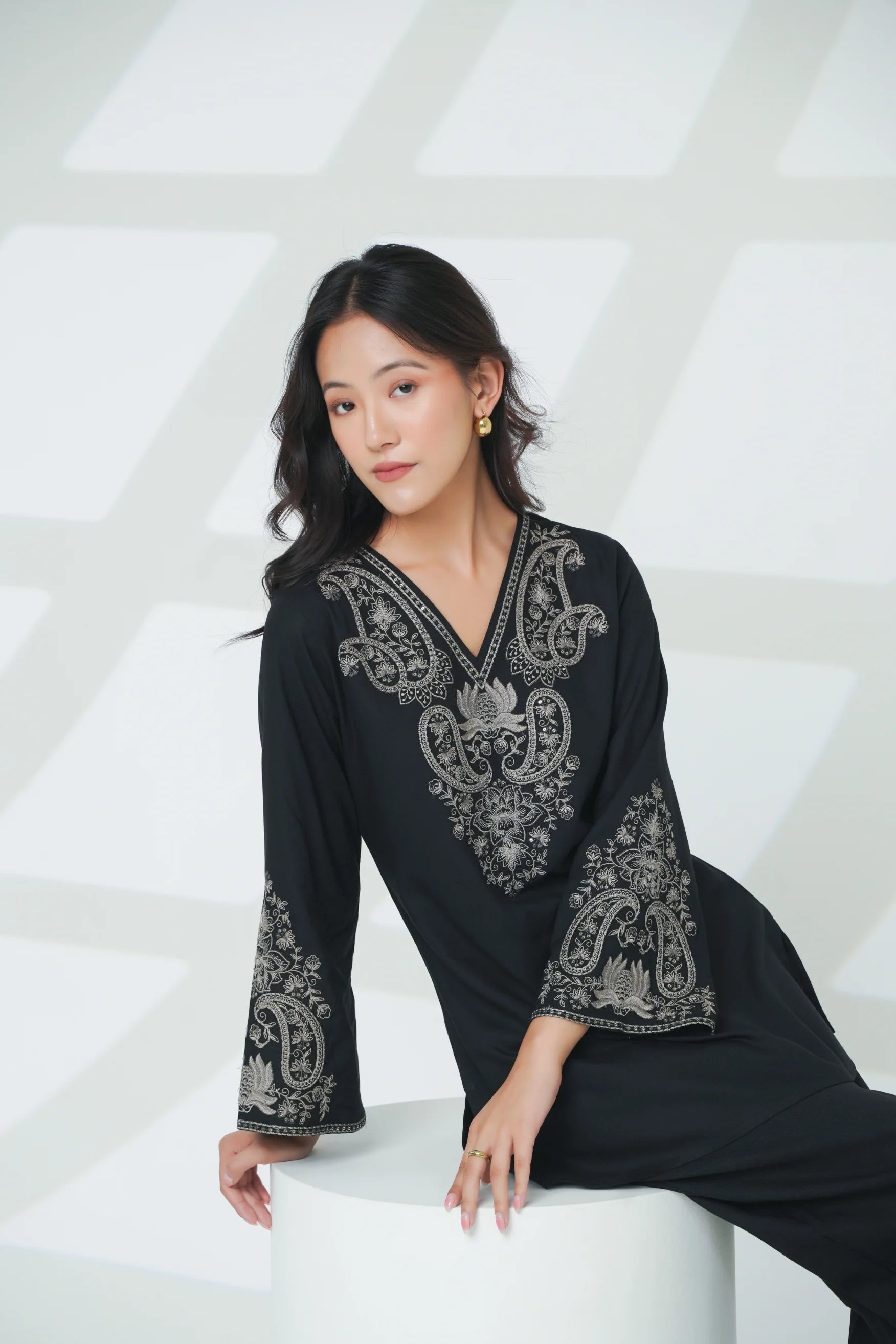 Raya Embroidered Top- Black