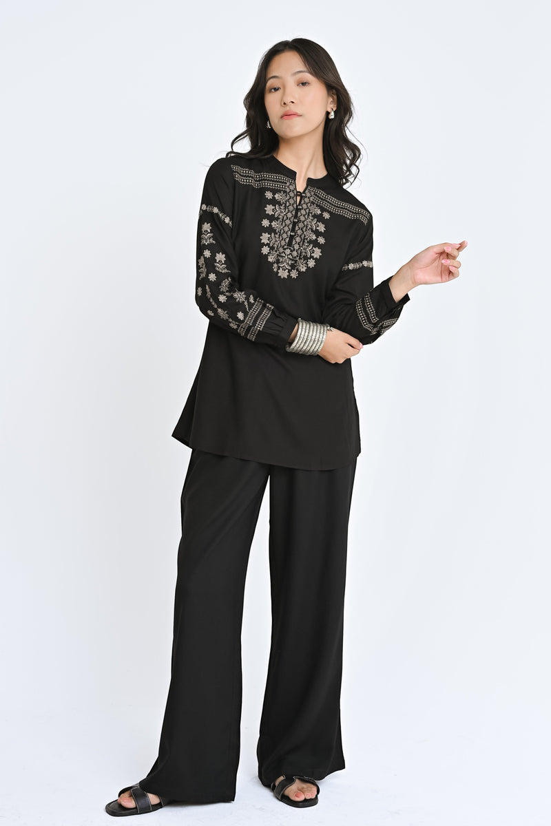 Mosaic Embroidered Top- Black